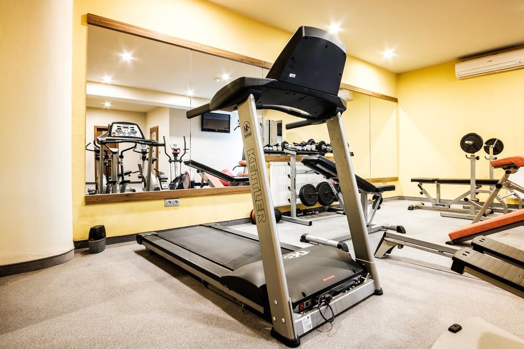 ניטרה Hotel Comfort With Free Wellness And Fitness Centrum מראה חיצוני תמונה